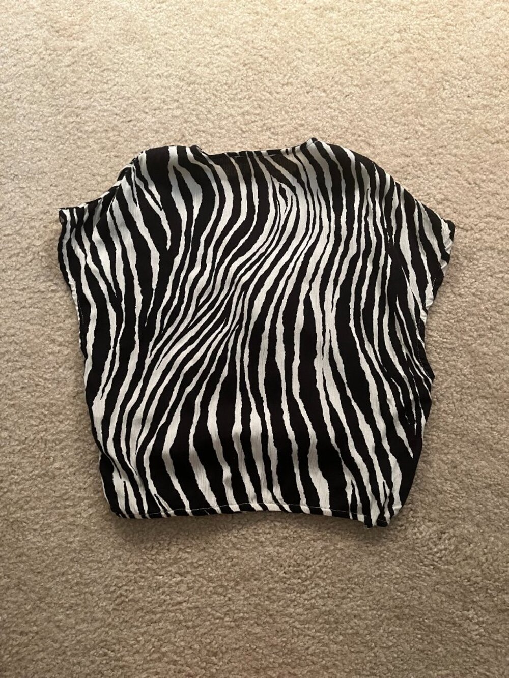 Makk Fashions Midnight Escape V-Neck Top & Elastic Waist Shorts Size Small View 4